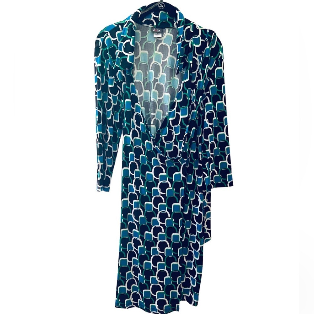 Geometric Chainlink Wrap Dress - Picture 3 of 10